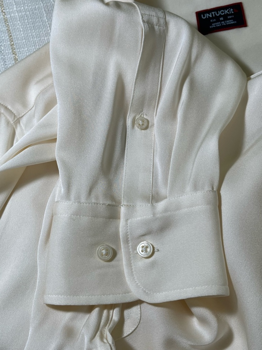 UNTUCKit Ivory Silk blend Button-Down Blouse Size 14 - Picture 7 of 9